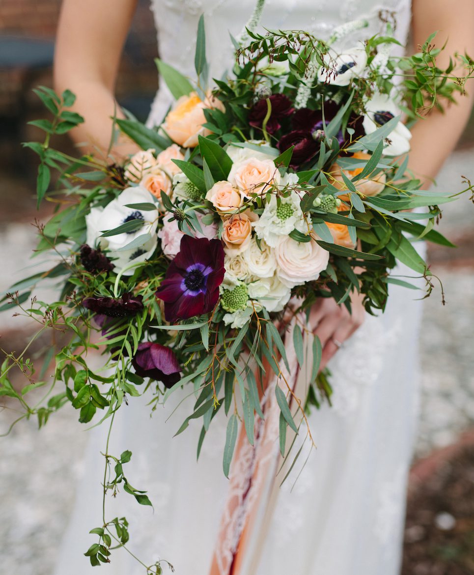 Pepper Berry, Eucalyptus and Jasmine Vine team up to create cascading movement. Photo credit: Mike Sperlak Photography.