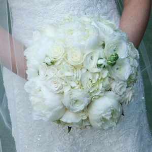 The transformed round-ball. Compact, all-white, textured flowers, elegant. Photo credit: Joylyn Hannahs Photography