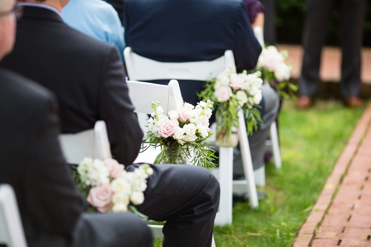 Lepold-Johnson-Ceremony-pew-arrangements.jpg