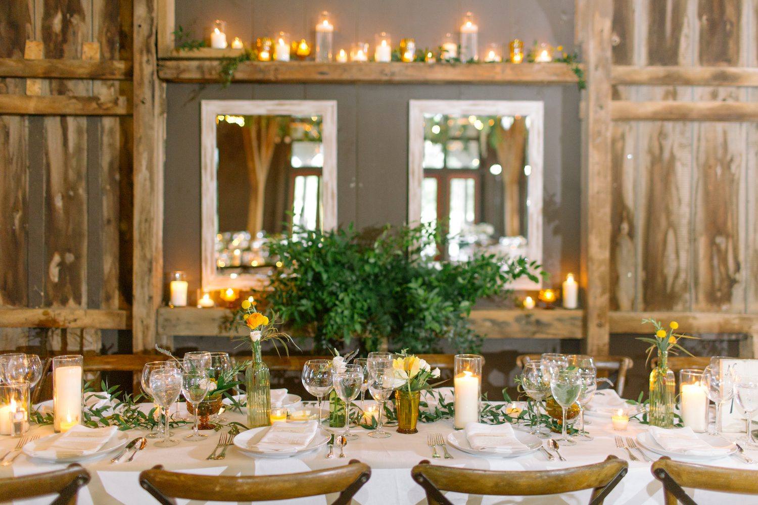 Head table at Riverside on the Potomac near Leesburg, Virginia photographed by Sarah Beth Photography.