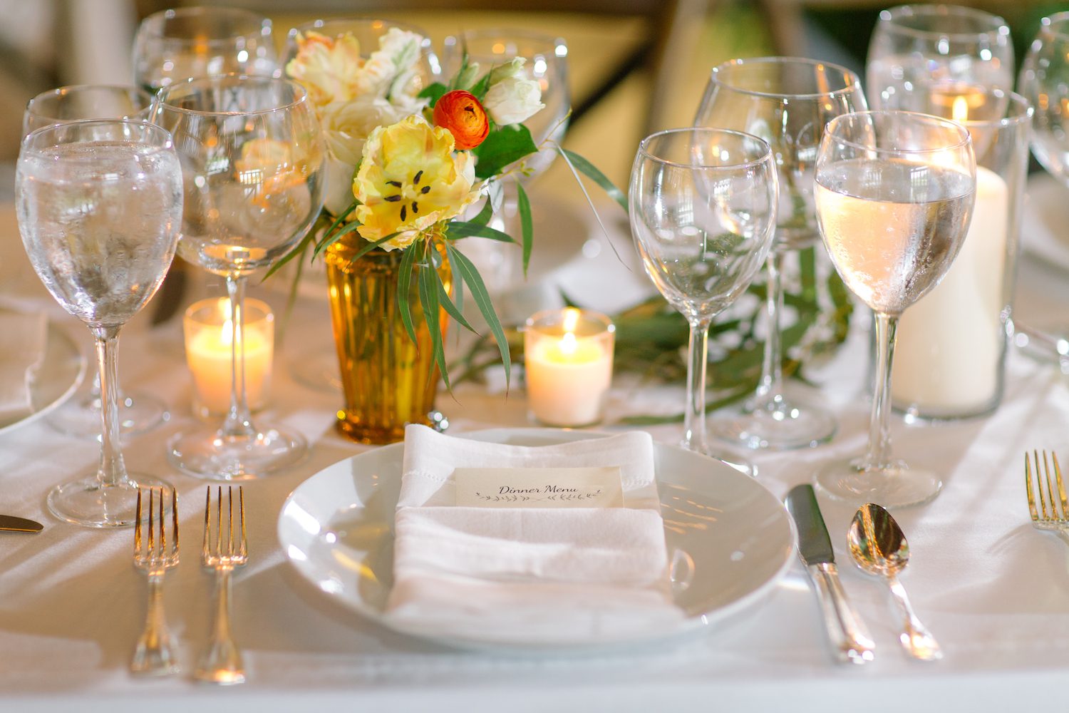Accent piece on head table at Riverside on the Potomac photographed by Sarah Beth Photography.