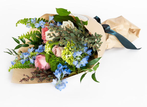 JMorris_Florals_Blue Wrapped Bouquet2-45211